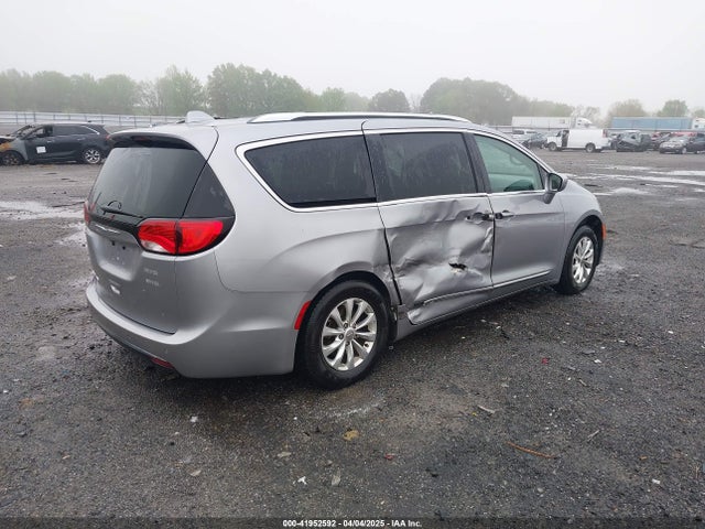 2C4RC1BGXJR142295 Chrysler Pacifica Touring L
