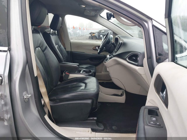 2C4RC1BGXJR142295 Chrysler Pacifica Touring L