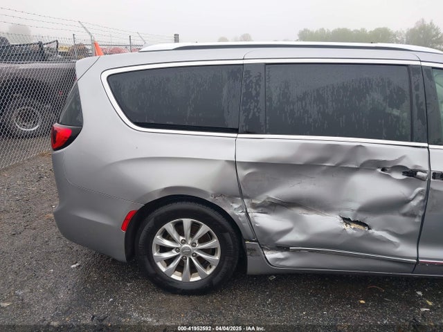 2C4RC1BGXJR142295 Chrysler Pacifica Touring L