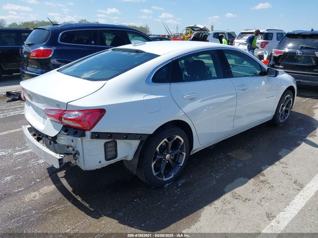 1G1ZD5ST2NF144985 Chevrolet Malibu Fwd Lt
