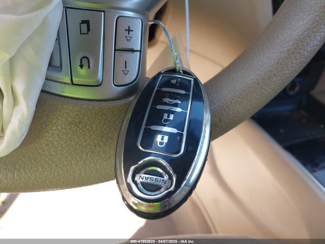 5N1AT2MV0FC767735 Nissan ROGUE SV