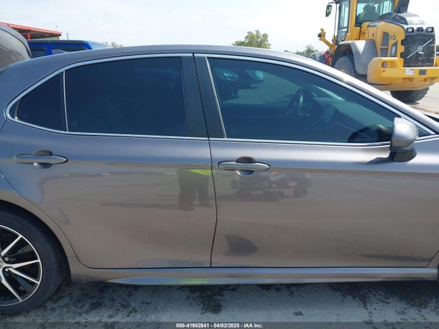 4T1G11AK3MU457011 Toyota CAMRY SE