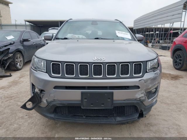 3C4NJCBB3KT726640 Jeep Compass Latitude Fwd