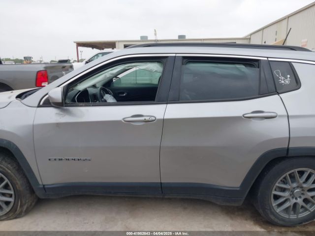 3C4NJCBB3KT726640 Jeep Compass Latitude Fwd