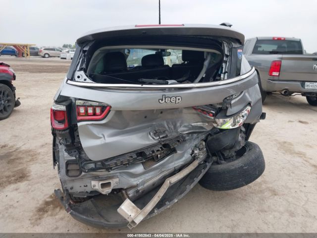 3C4NJCBB3KT726640 Jeep Compass Latitude Fwd
