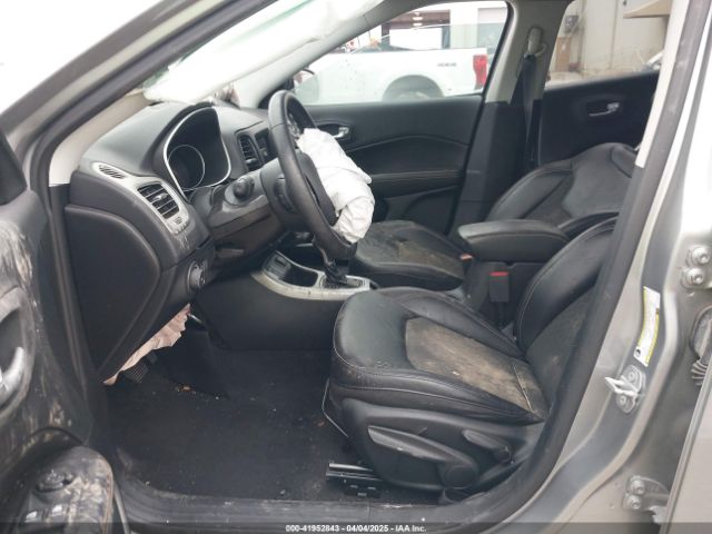 3C4NJCBB3KT726640 Jeep Compass Latitude Fwd