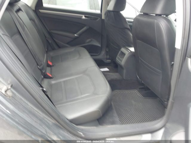 1VWDT7A34HC060154 Volkswagen Passat 1.8t R-line