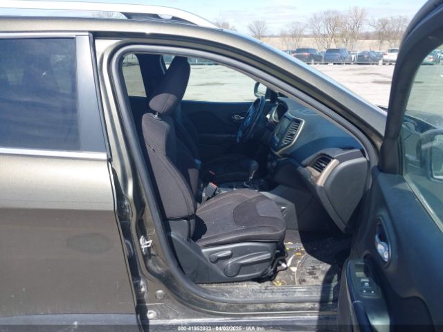 1C4PJMCS9FW588826 Jeep Cherokee Latitude