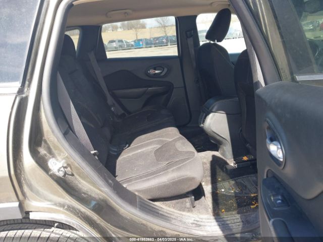 1C4PJMCS9FW588826 Jeep Cherokee Latitude