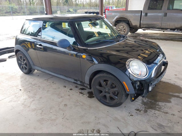 2010 MINI COOPER WMWMF3C57ATZ65458 Photo 0