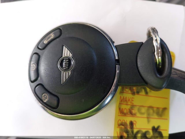 2010 MINI COOPER WMWMF3C57ATZ65458 Photo 10