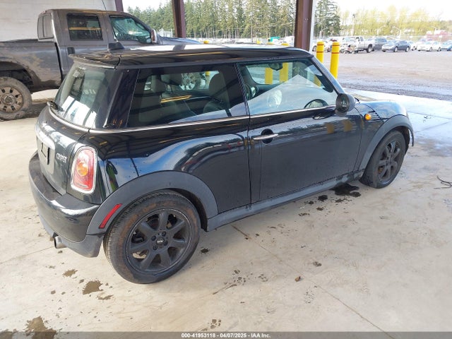2010 MINI COOPER WMWMF3C57ATZ65458 Photo 3