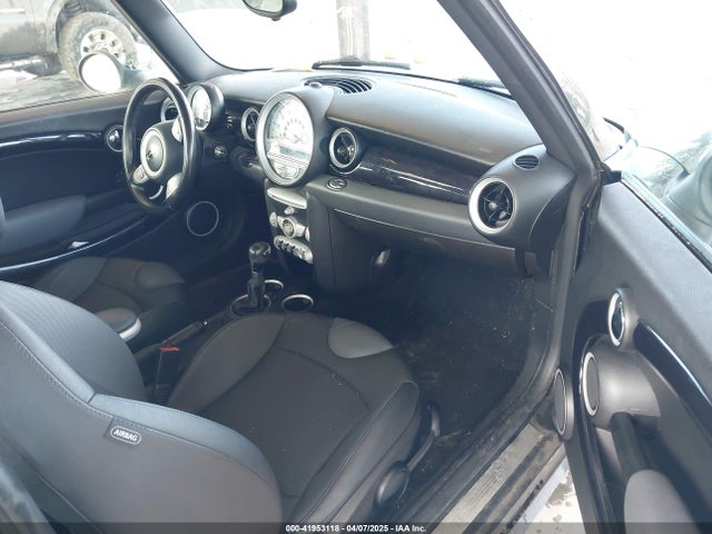 2010 MINI COOPER WMWMF3C57ATZ65458 Photo 4