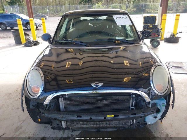 2010 MINI COOPER WMWMF3C57ATZ65458 Photo 5