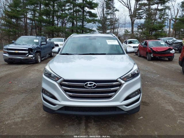 KM8J3CA28GU136937 Hyundai Tucson Limited