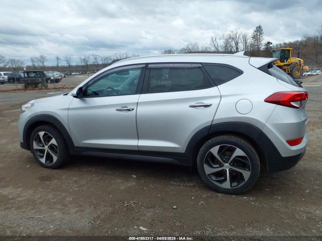 KM8J3CA28GU136937 Hyundai Tucson Limited