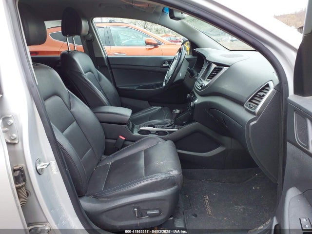 KM8J3CA28GU136937 Hyundai Tucson Limited