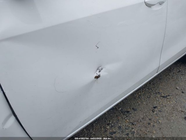 2T1BURHE1GC582353 Toyota COROLLA LE