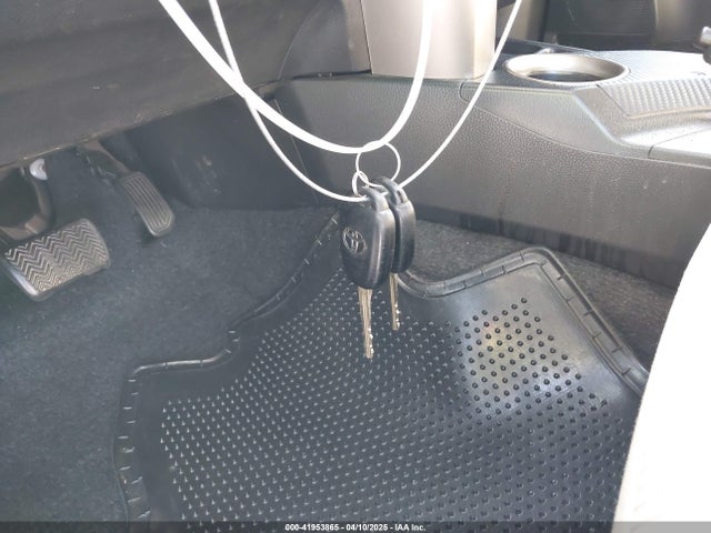 2T3WFREV9FW198387 Toyota Rav4 Xle