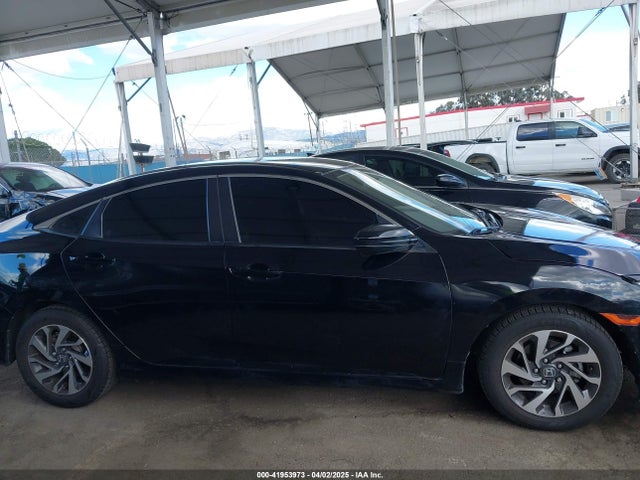 Honda Civic Lx 2018 2HGFC2F58JH558306 Image 13