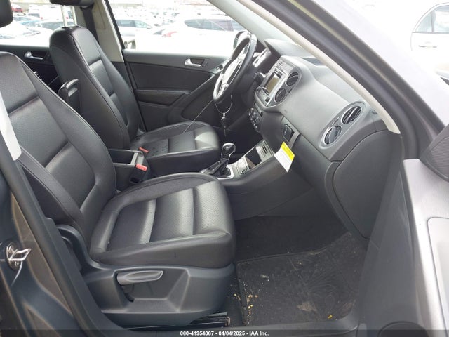 WVGBV7AX9GW550914 Volkswagen TIGUAN S