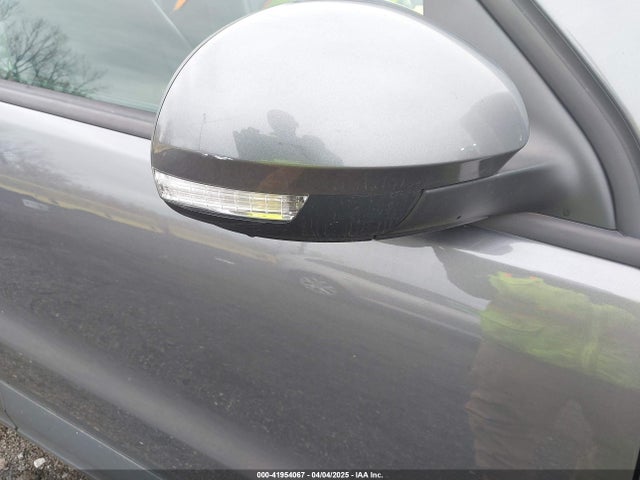 WVGBV7AX9GW550914 Volkswagen TIGUAN S