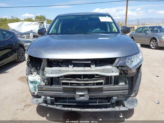 JA4AD2A3XJZ054698 Mitsubishi Outlander Es