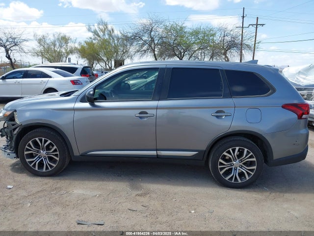 JA4AD2A3XJZ054698 Mitsubishi Outlander Es