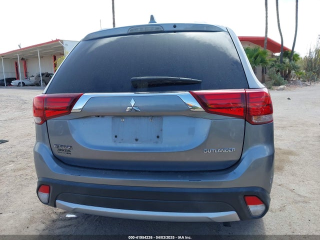 JA4AD2A3XJZ054698 Mitsubishi Outlander Es