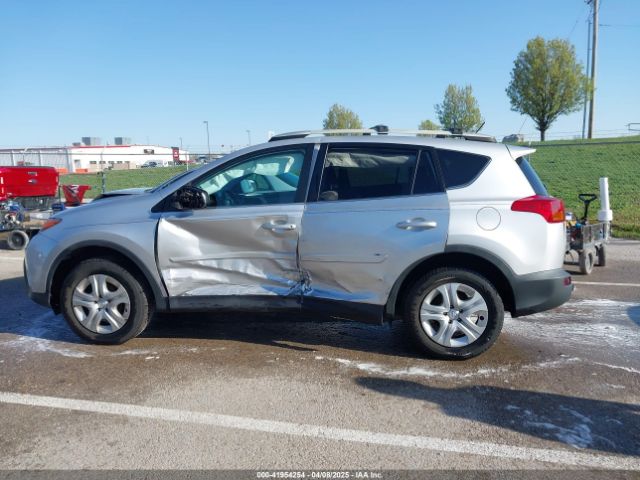 2T3ZFREV2FW203281 Toyota RAV4 LE