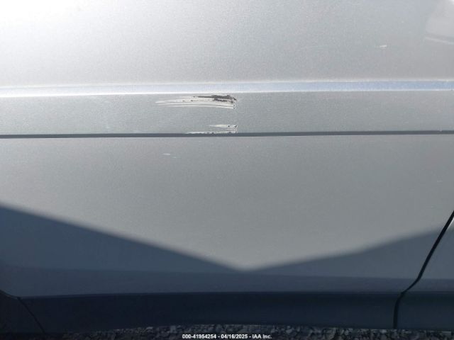 2T3ZFREV2FW203281 Toyota RAV4 LE