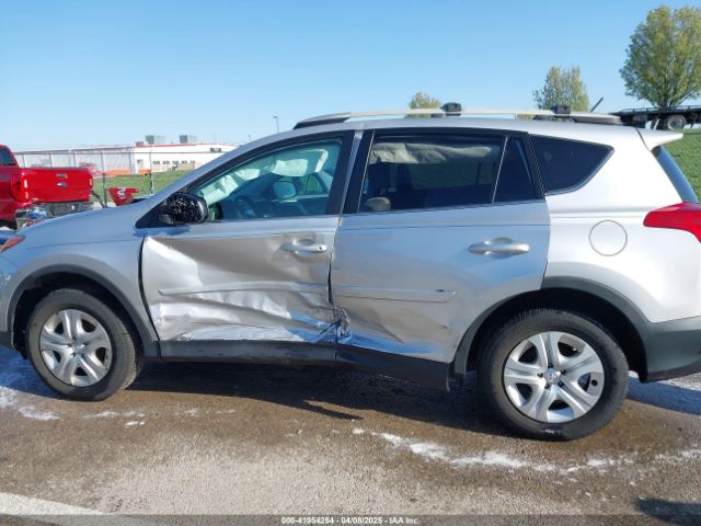 2T3ZFREV2FW203281 Toyota RAV4 LE