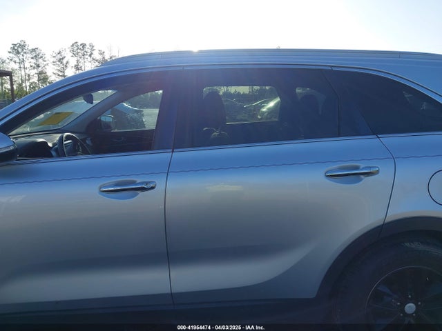 5XYPG4A57GG069736 KIA Sorento 3.3l Lx