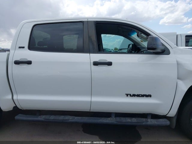 5TFEM5F15HX111136 Toyota Tundra Sr5 4.6l V8