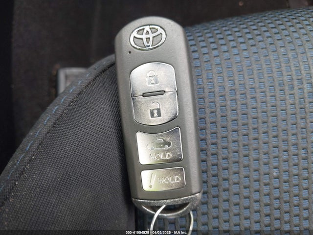 3MYDLBYV9HY175824 Toyota YARIS IA