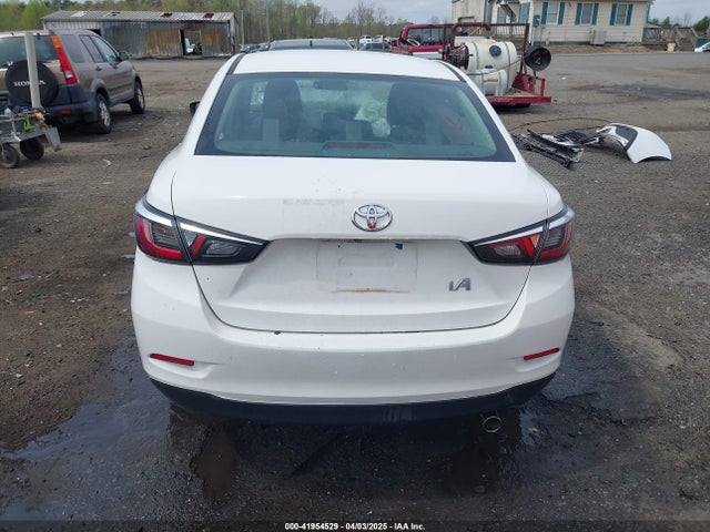 3MYDLBYV9HY175824 Toyota YARIS IA