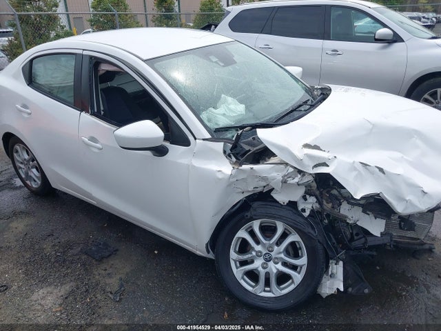 3MYDLBYV9HY175824 Toyota YARIS IA