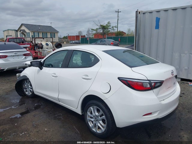 3MYDLBYV9HY175824 Toyota YARIS IA