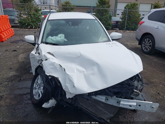 3MYDLBYV9HY175824 Toyota YARIS IA