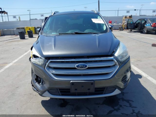 1FMCU9J94JUA56404 Ford Escape Titanium