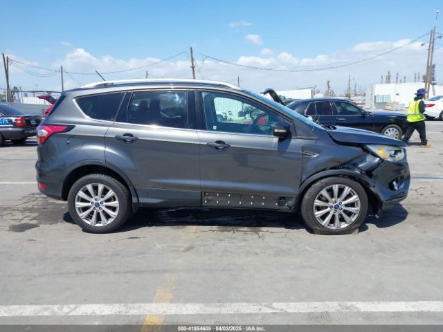 1FMCU9J94JUA56404 Ford Escape Titanium