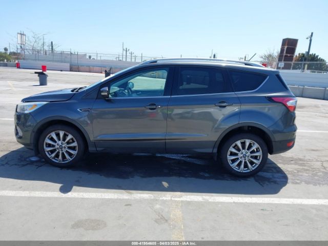1FMCU9J94JUA56404 Ford Escape Titanium