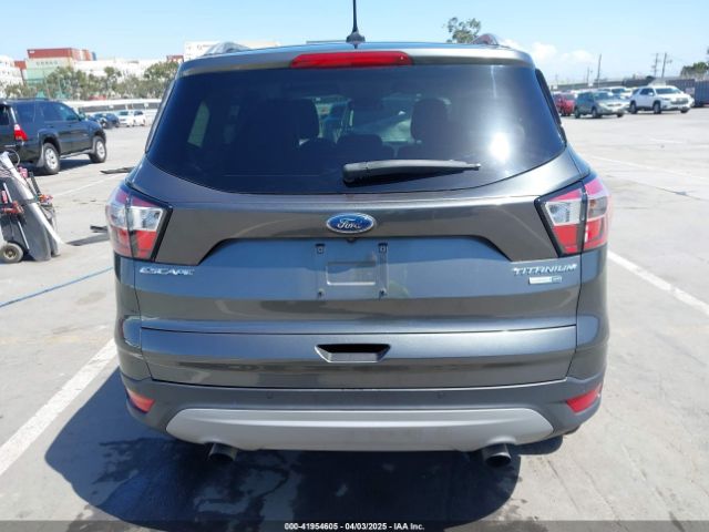 1FMCU9J94JUA56404 Ford Escape Titanium
