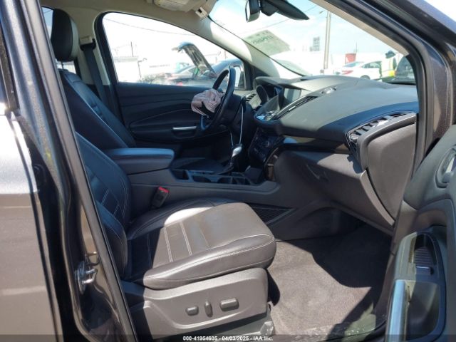 1FMCU9J94JUA56404 Ford Escape Titanium
