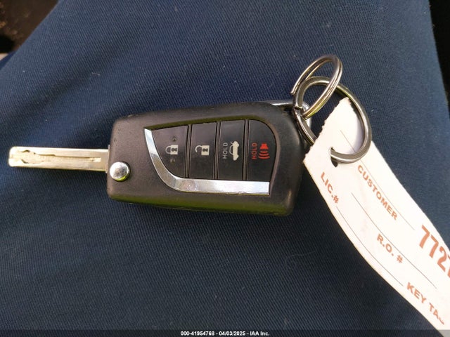 JTDEPRAE9LJ104243 Toyota COROLLA LE