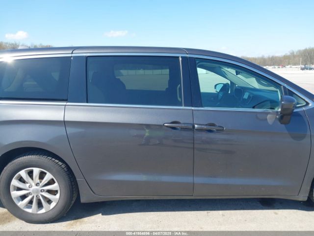 2C4RC1DG0HR587782 Chrysler Pacifica Touring