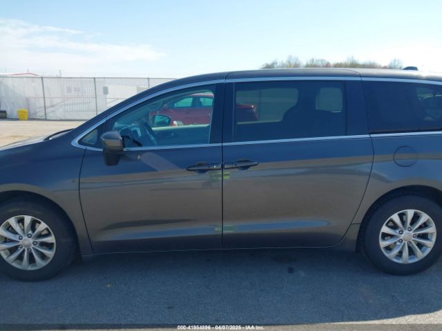 2C4RC1DG0HR587782 Chrysler Pacifica Touring
