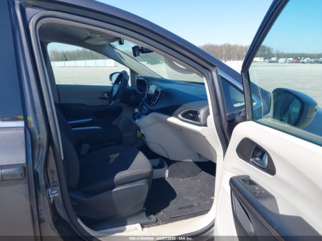 2C4RC1DG0HR587782 Chrysler Pacifica Touring
