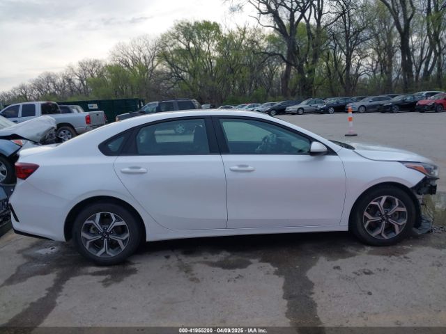 3KPF24AD8ME360661 KIA Forte Lxs
