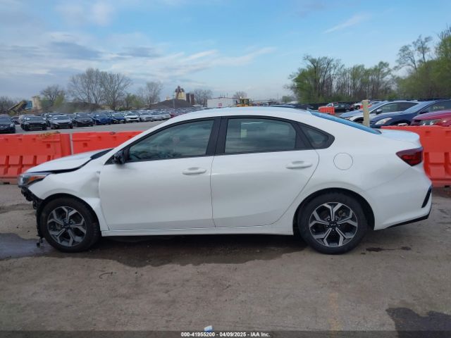 3KPF24AD8ME360661 KIA Forte Lxs